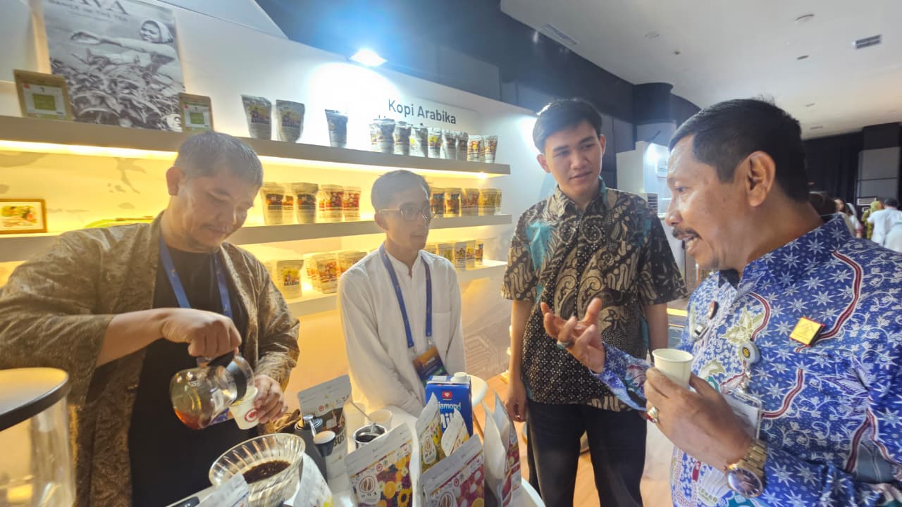 Kemenkum Jatim Pamerkan Kopi Hyang Argopuro dan Beras Sintanur Bondowoso di IPExpose 2025