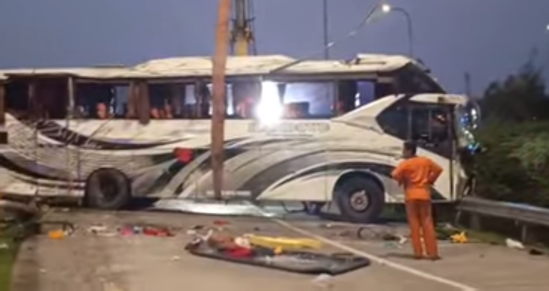Bus PO Handoyo Terguling di Tol Cipali KM 73, 12 Orang Meninggal Dunia di Tempat