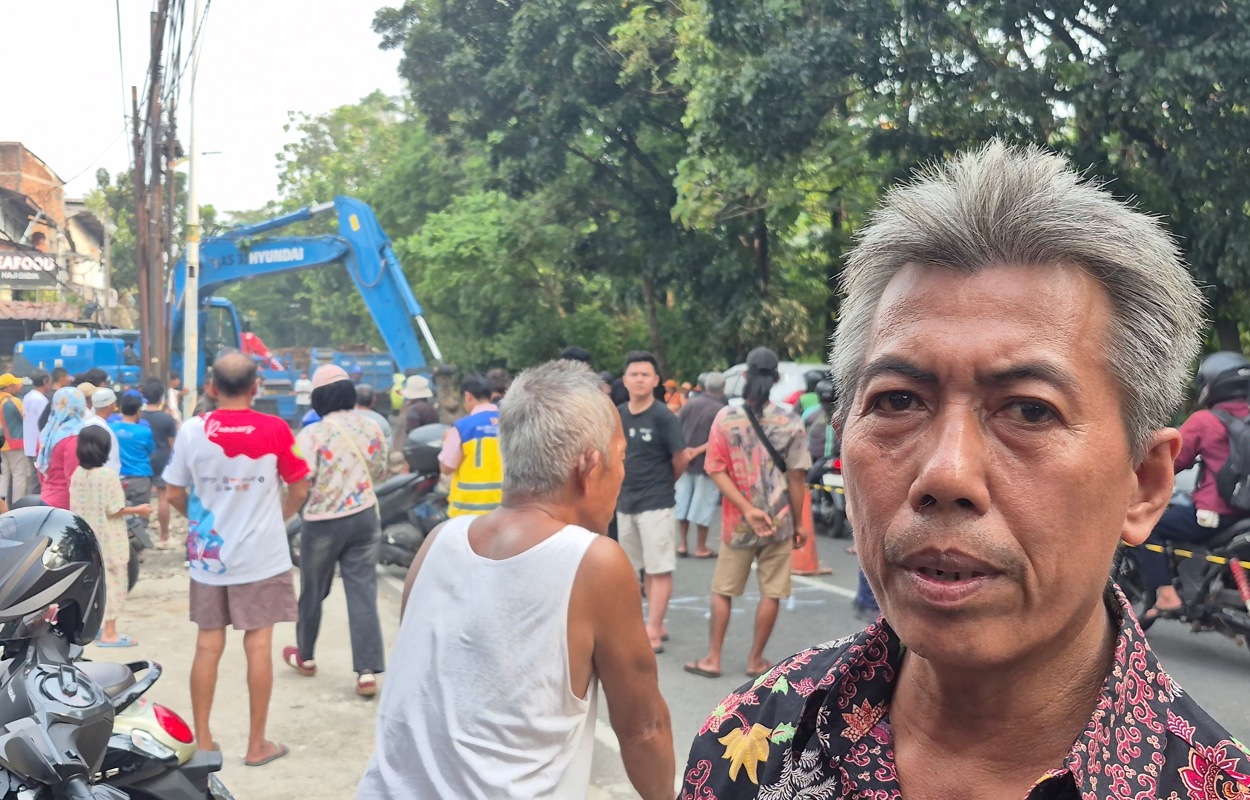 Warga Sebut Dua Hari Sebelum Amblas Ada 'Cekungan' di Jalan Raya Lenteng Agung