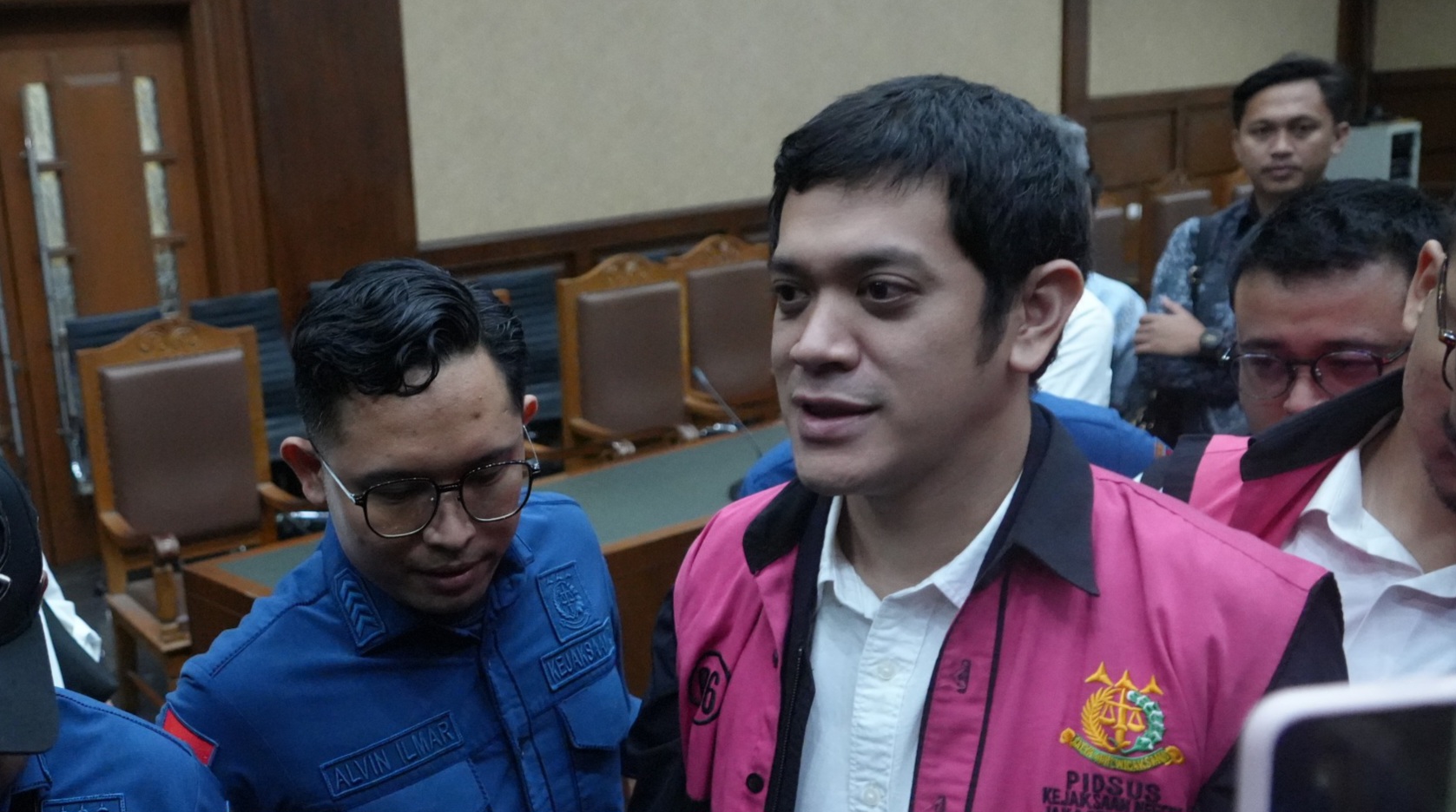 Kerry Adrianto Divonis 15 Tahun Penjara, Keberadaan Riza Chalid Masih Gelap!