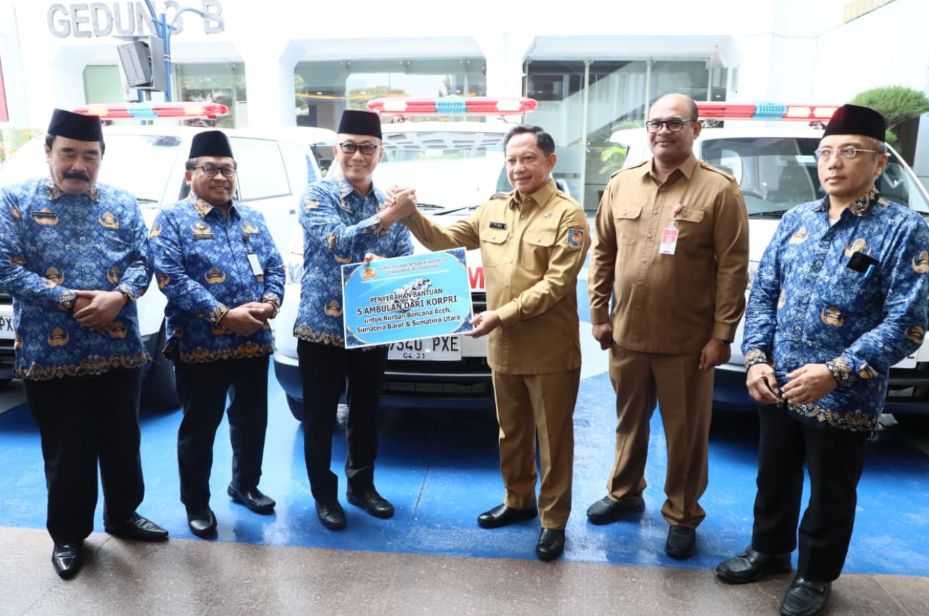 Percepat Layanan Kesehatan Darurat, Warga Aceh Dapat Bantuan Mobil Ambulans