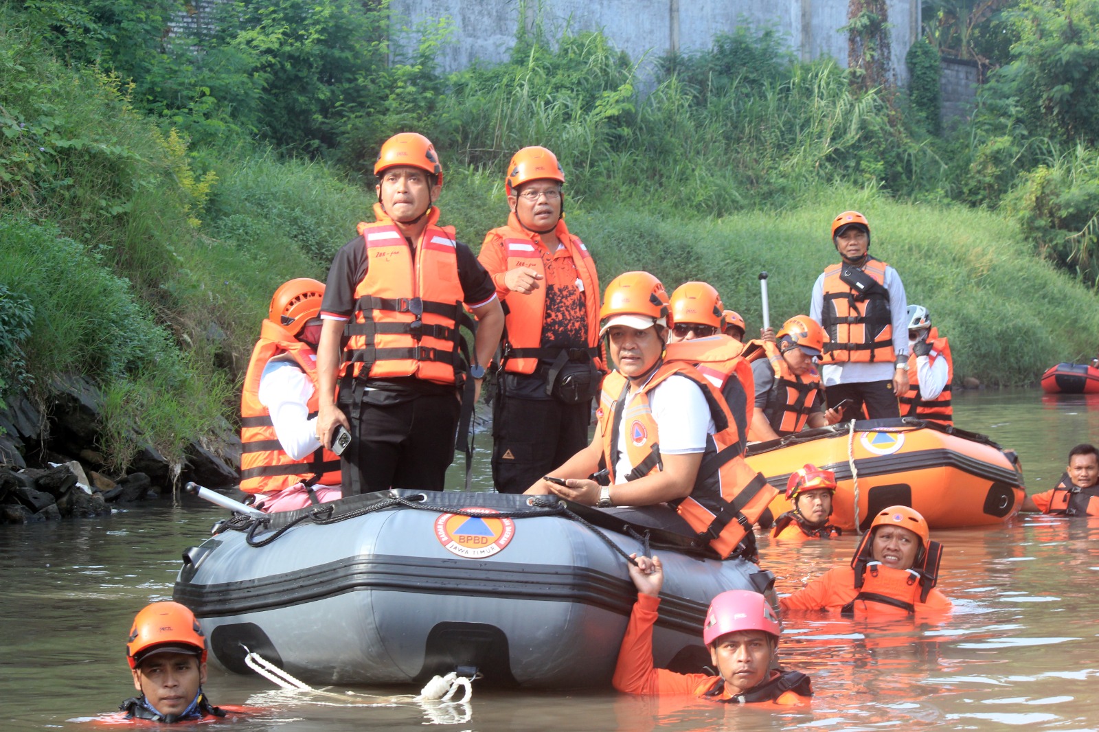 Wali Kota Pasuruan Susuri Sungai Gembong, Temukan Sampah dan Bangunan Liar