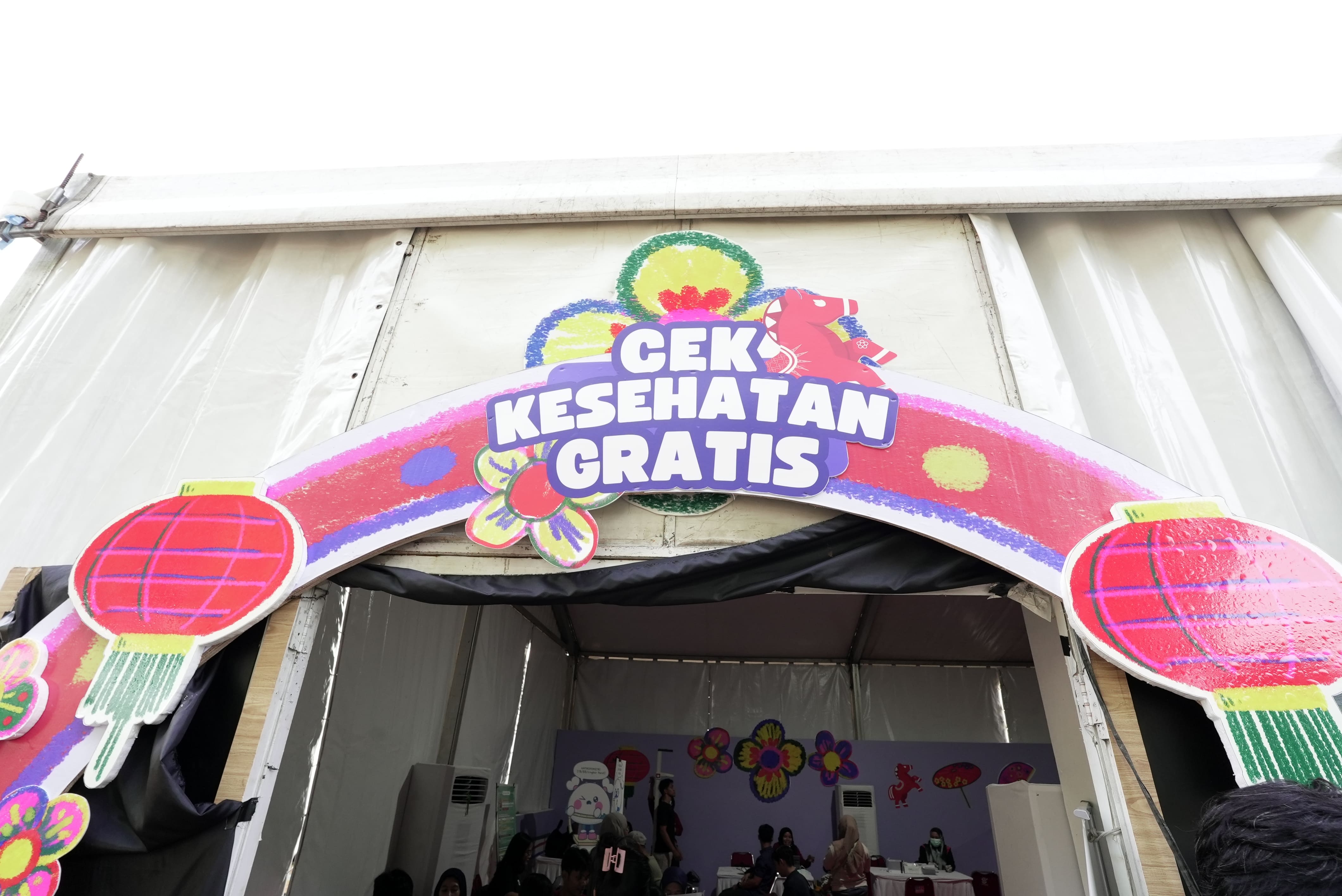 Ngabuburit di Imlek Festival 2577, Warga Antusias Manfaatkan Cek Kesehatan Gratis