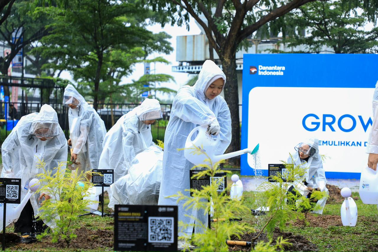 Dukung Keberlanjutan, BRI Ajak Publik Hijaukan Lingkungan Lewat Gerakan Tanam Pohon