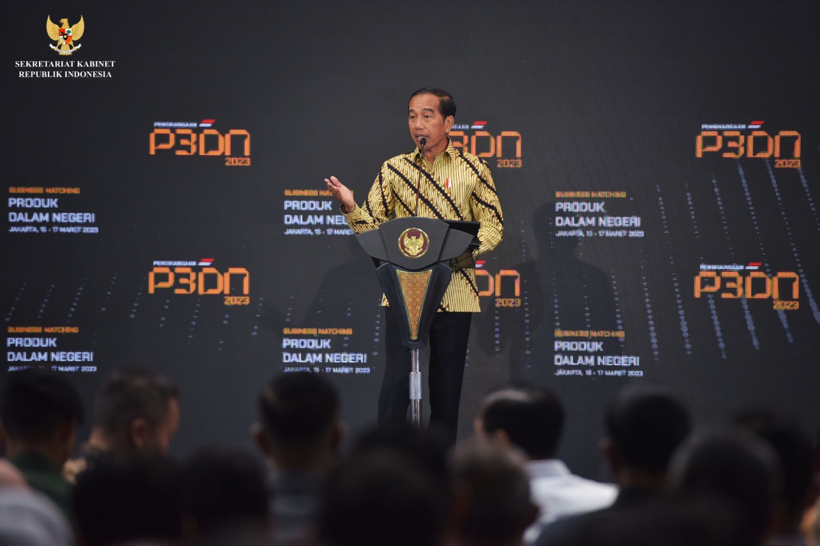 Solusi Hadapi Resesi Global, Jokowi Ajak Masyarakat Gencar Membeli Produk Dalam Negeri