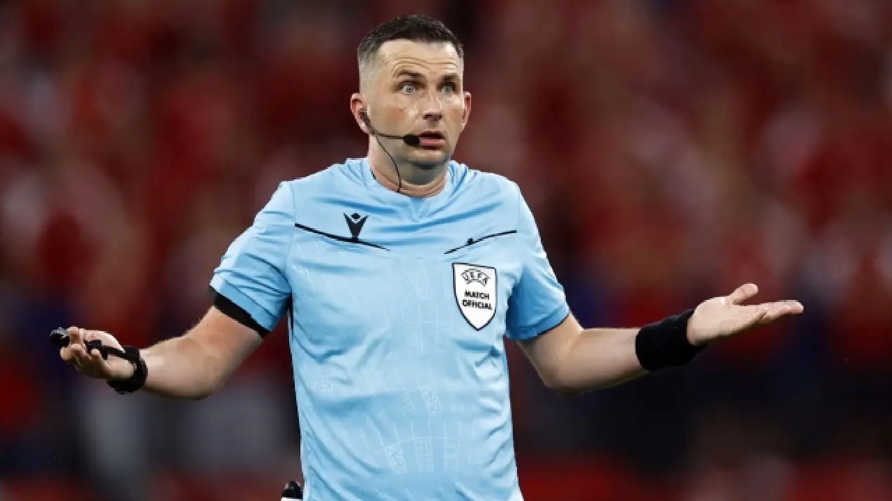 PGMOL Lapor Polisi Usai Wasit Michael Oliver Dapat Serangan Pasca Keputusan Kontroversial di Laga Wolves vs Arsenal