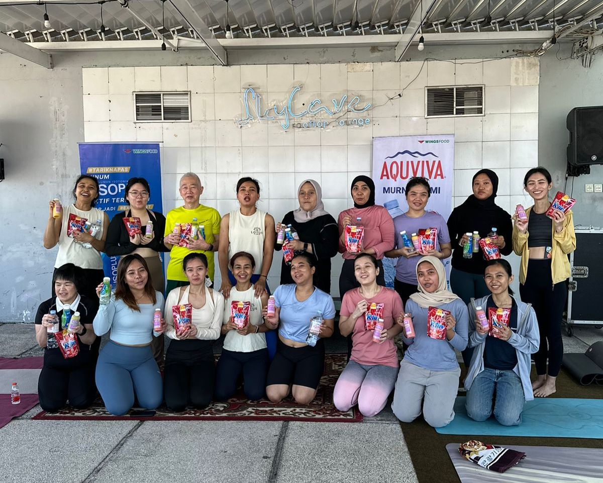Semarak Kemerdekaan, MAXONE Dharmahusada Gelar Acara Yoga di Rooftop