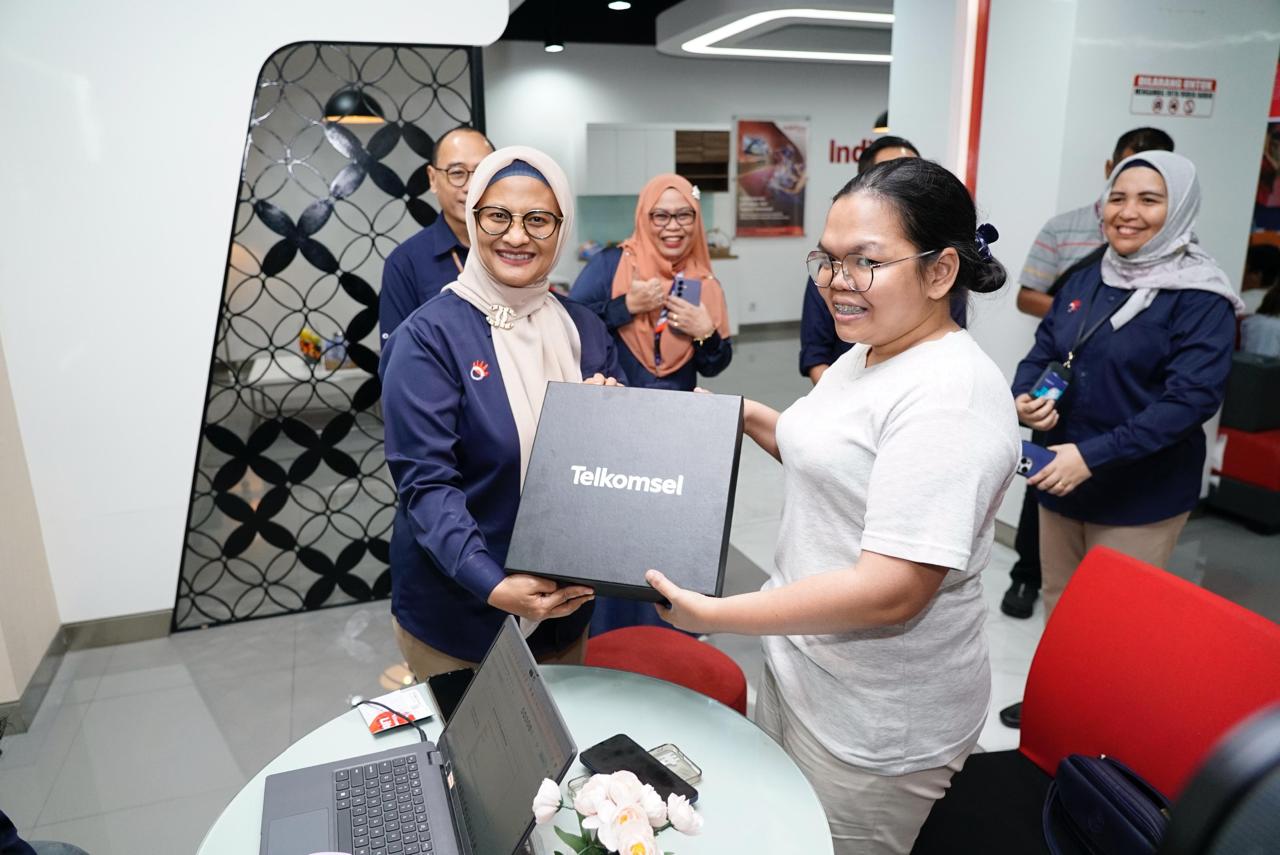 Kunjungi Surabaya, Direksi Telkom Bertemu Pelanggan dan Tinjau Infrastruktur Digital