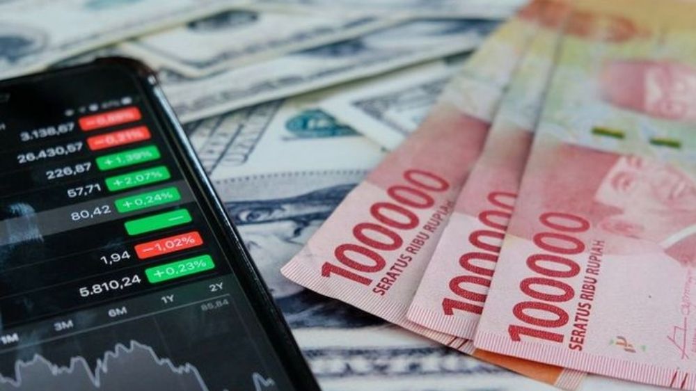 Rupiah Anjlok Seiring Capital Outflow, Rp28 Triliun Dana Asing Kabur