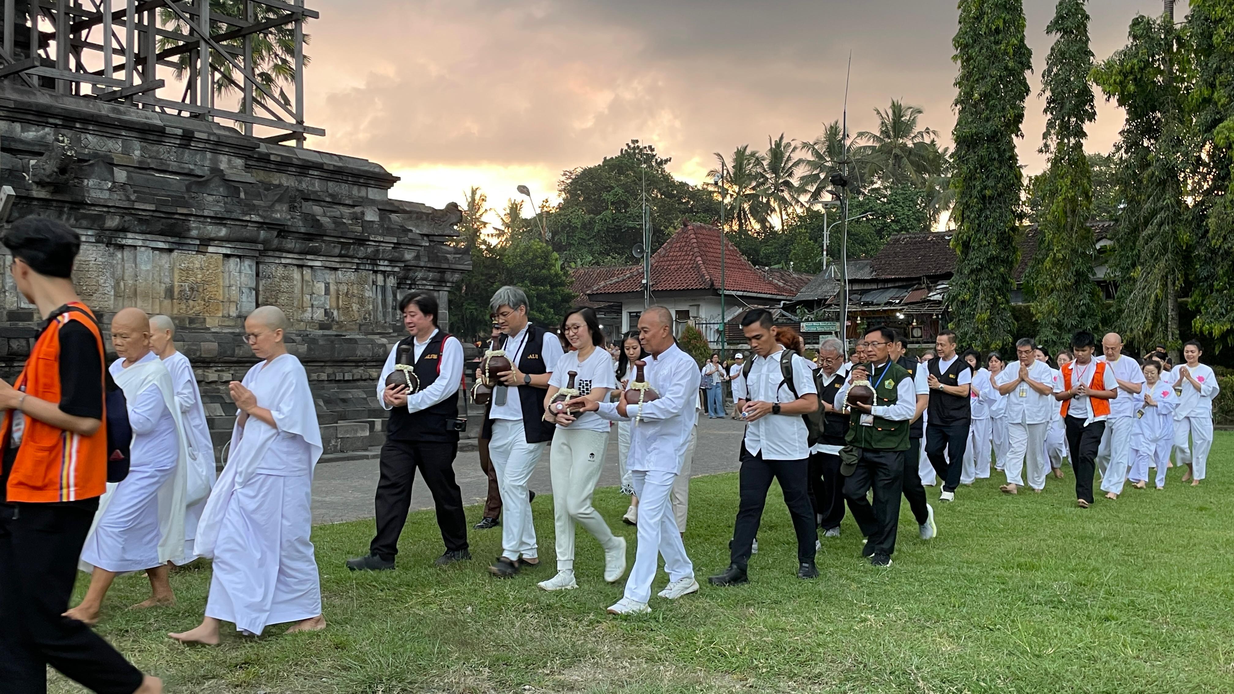 Air Berkah dan Api Dharma Waisak, Simbol Kebijaksanaan serta Cinta Kasih bagi Dunia