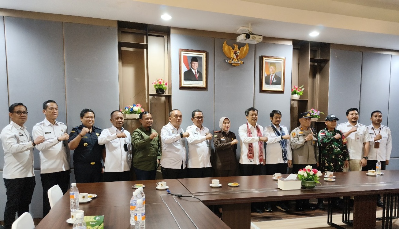 Staf Ahli Kemenimipas Kunjungi Kantor Imigrasi Entikong, Perkuat Fungsi Intelijen Keimigrasian di Perbatasan