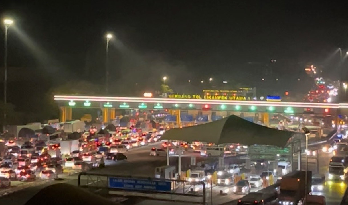 Contraflow Tol Jakarta-Cikampek Jadi Tiga Lajur Dampak Padatnya Arus Mudik Lebaran 2026