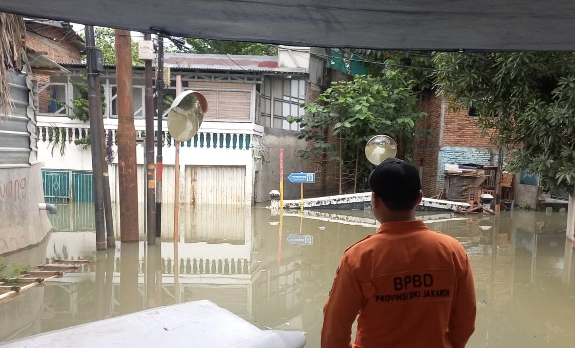 Kali Ciliwung Meluap, 20 RT di Jakarta Terendam Banjir hingga 1,2 Meter Imbas Hujan Semalaman