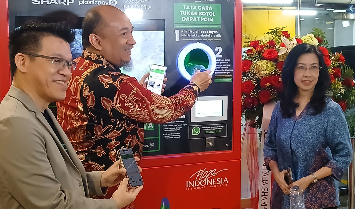 Perkuat Aksi Nyata Kurangi Sampah Plastik, Sharp dan Plaza Indonesia Ungkap Keunggulan Mesin Daur Ulang RVM 