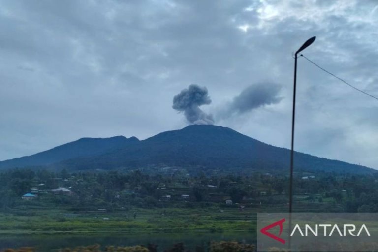 6 Kali Gunung Marapi Alami Letusan Beruntun 