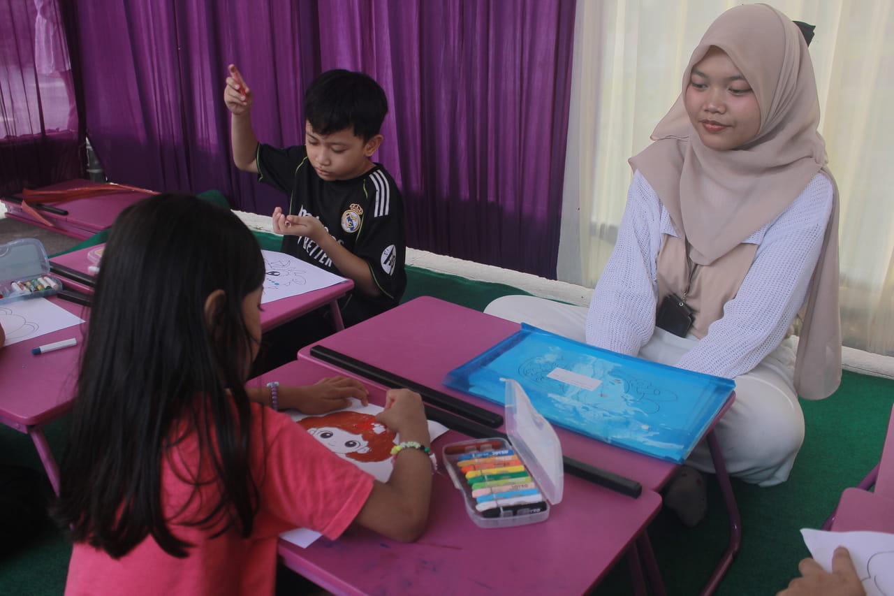 Dies Natalis ke-43, Psikologi Unair Hadirkan Teater Boneka dan Pojok Curhat di Balai Kota