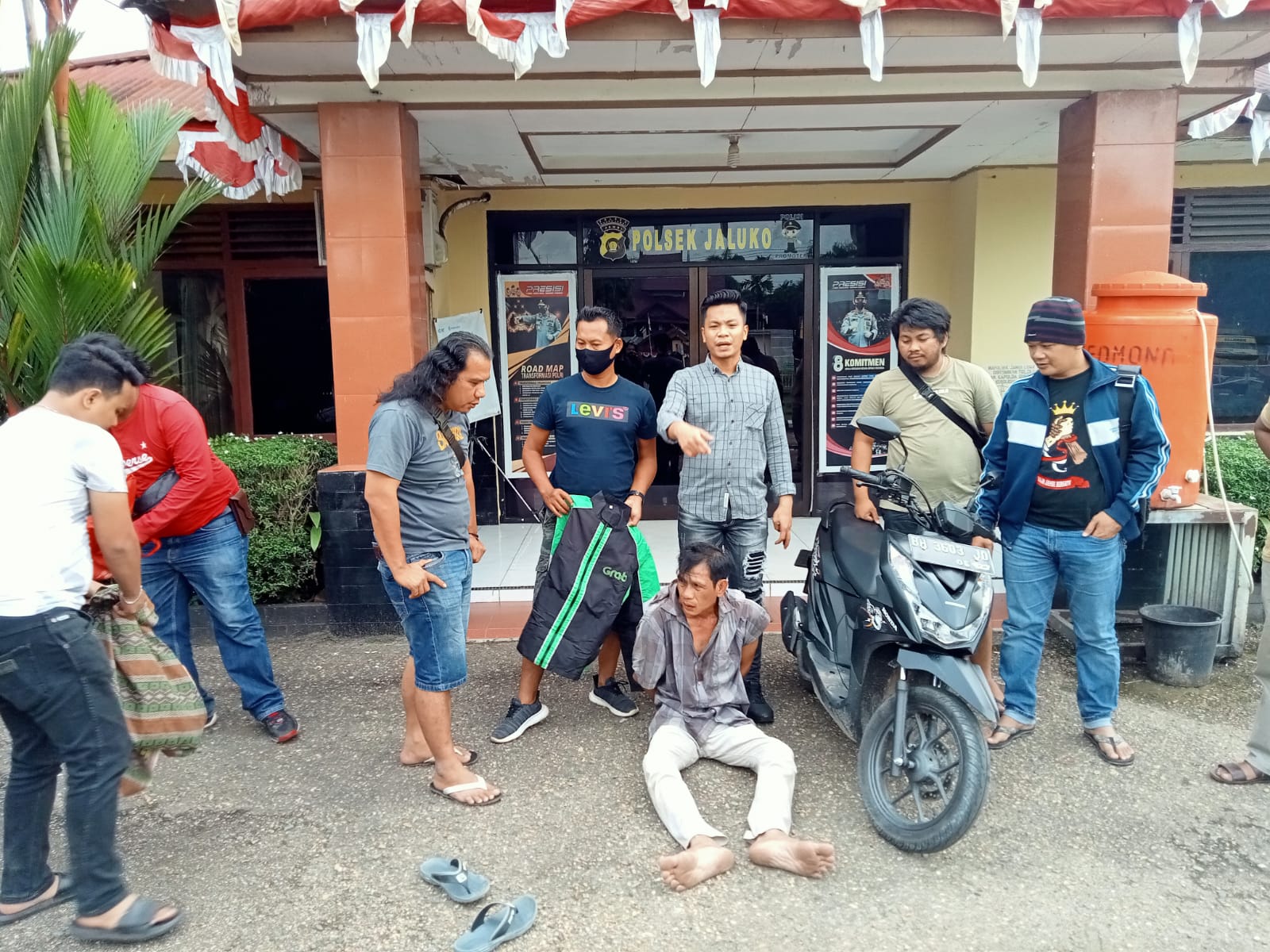 Kedapatan saat Beraksi, Pelaku Curanmor di Mendalo Babak Belur Dihajar Warga