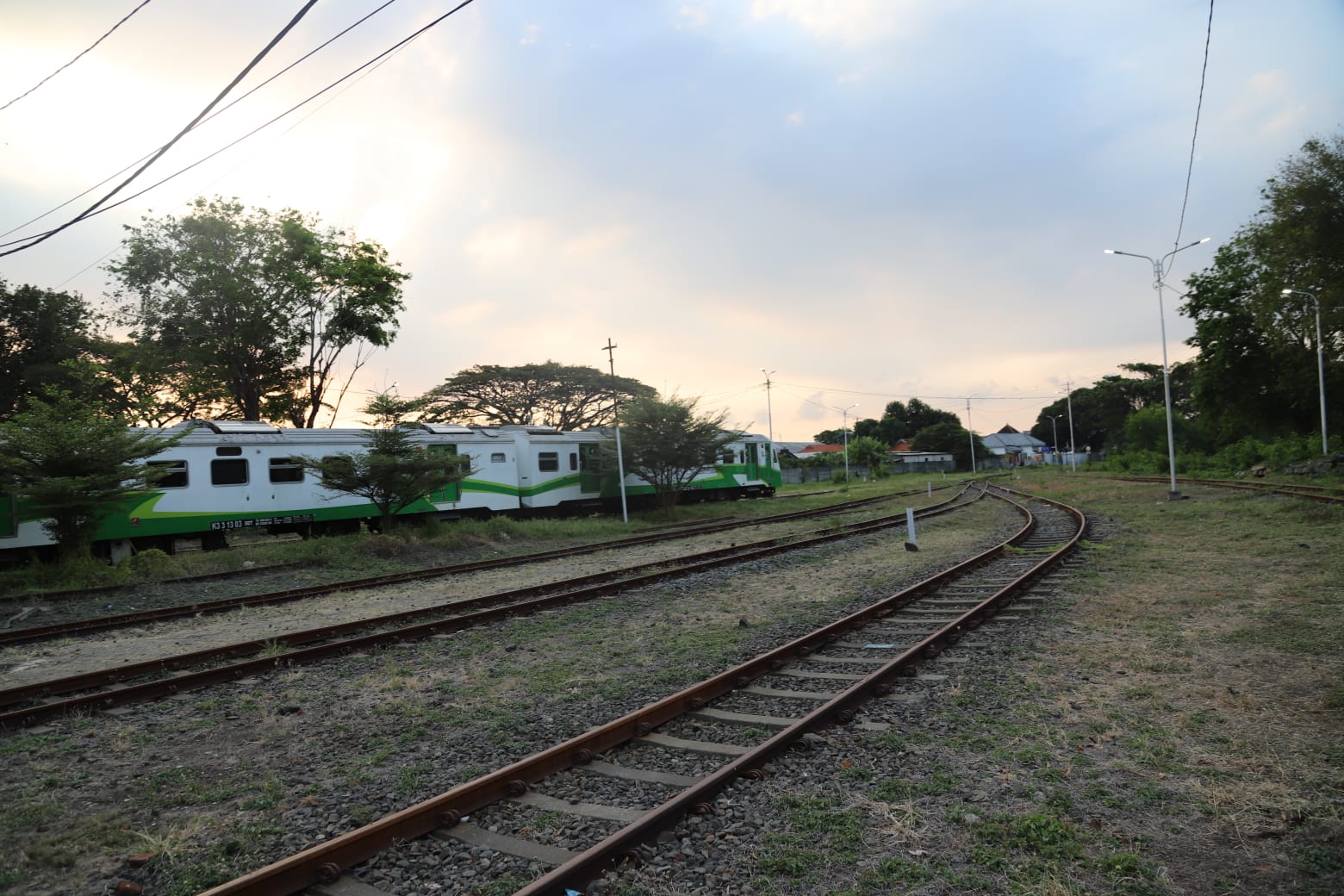 Proyek SRRL Surabaya-Sidoarjo Dikebut, Wagub Jatim Emil: Jalur Ganda dan Elektrifikasi Kereta Siap 2027