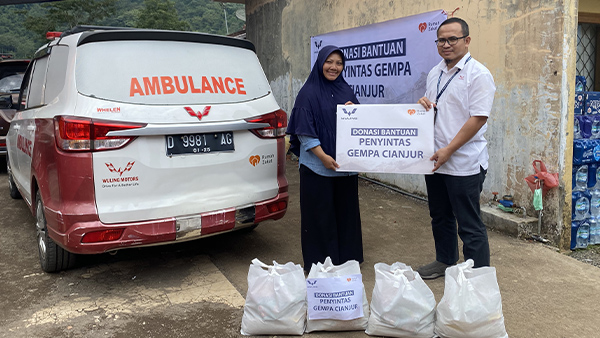 Wuling Serahkan Donasi Pada Penyintas Gempa Cianjur, Dapur Umum dan Ambulans Siap Layani Warga