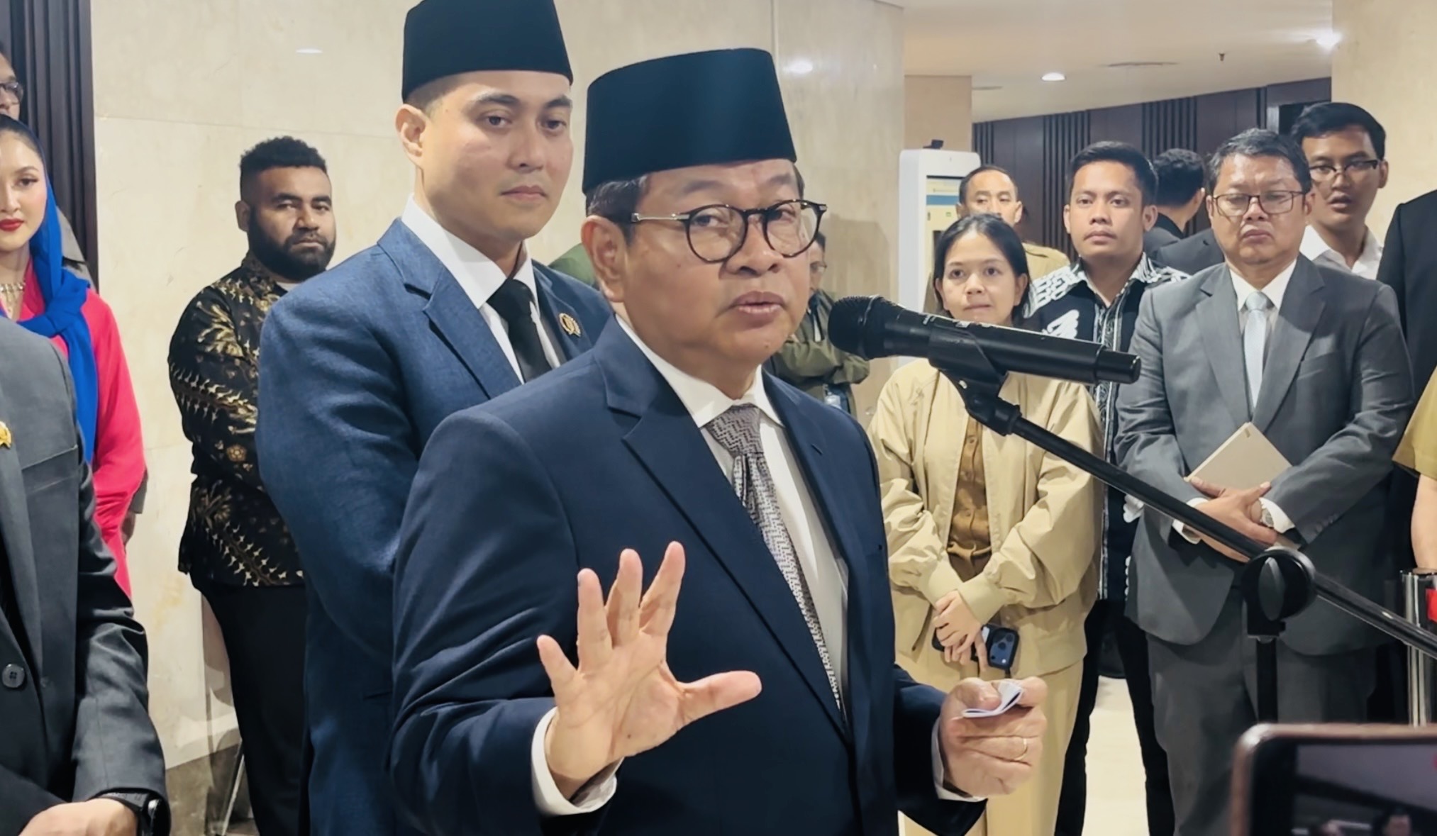 Pramono: Penanganan Kabel Semrawut di Jakarta Tak Bisa Bim Salabim Selesai