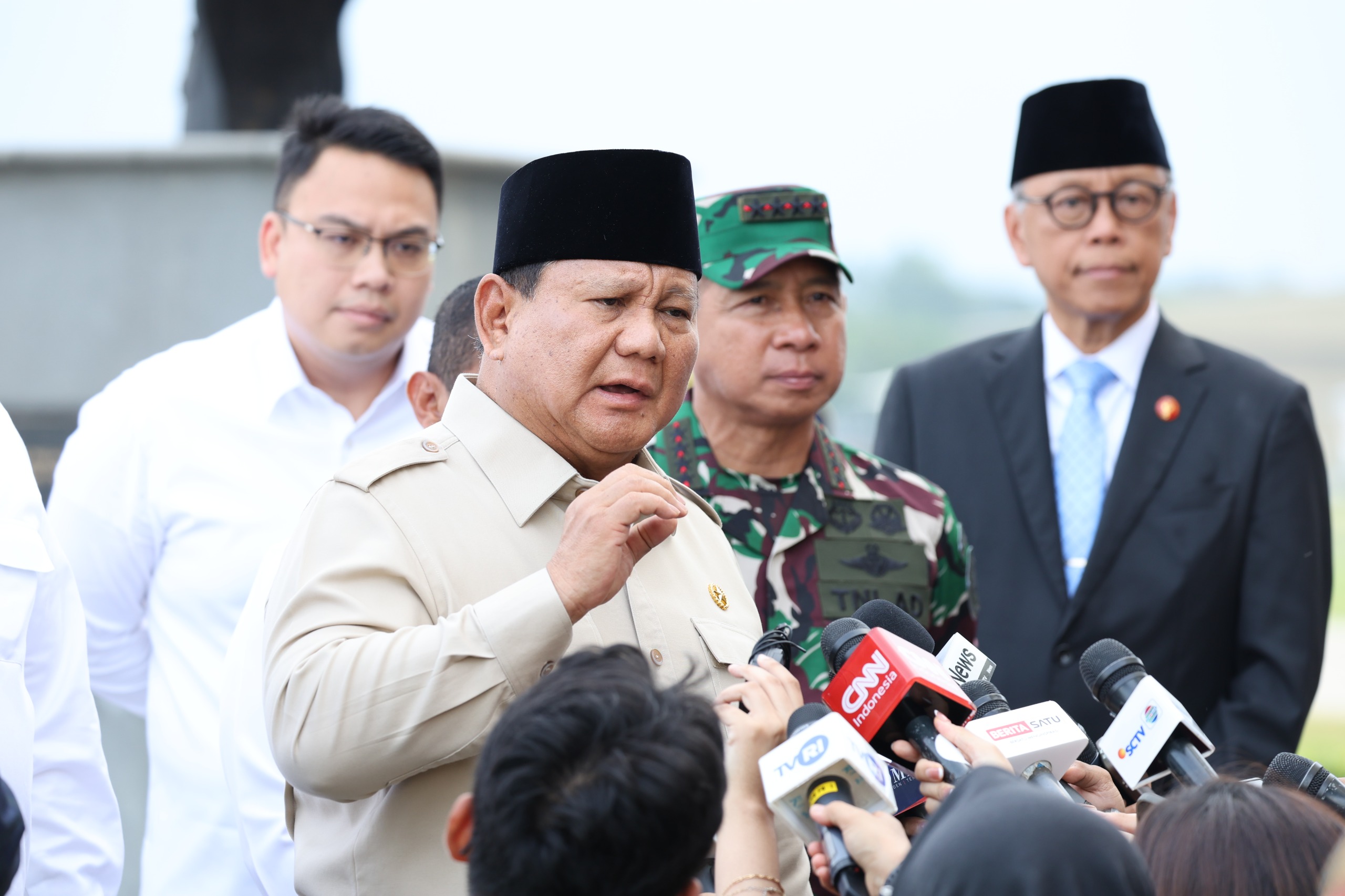 Tiba di Tanah Air, Prabowo Langsung Panggil Kepala BGN Soal Keracunan MBG