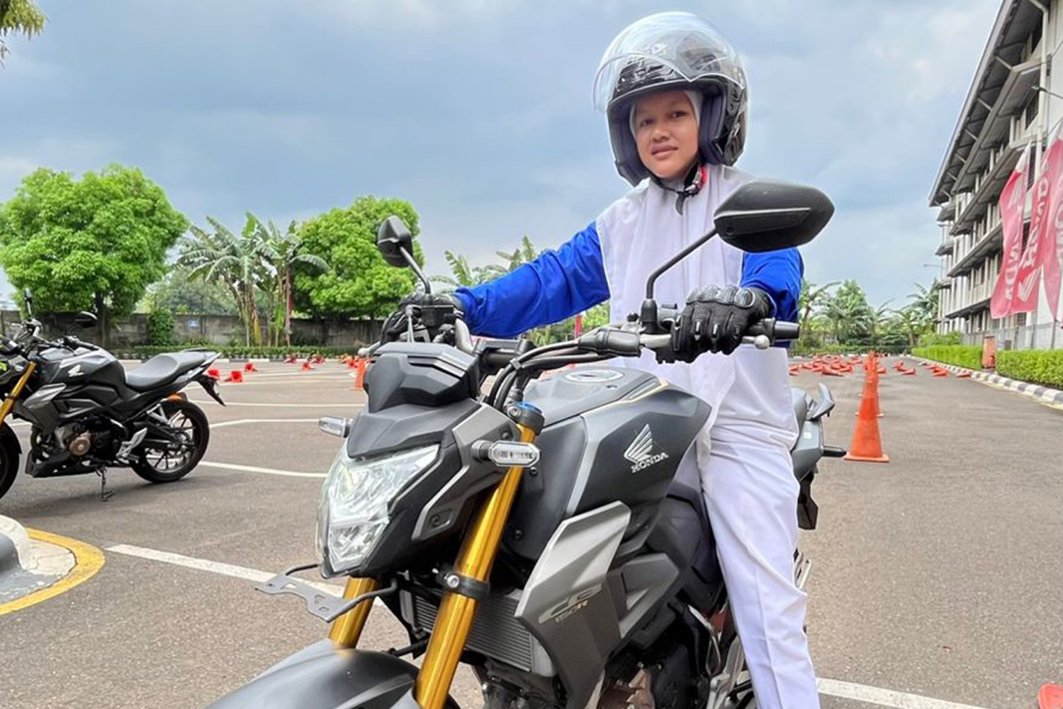 Perempuan dan Mobilitas Tinggi, Safety Riding Jadi Kunci #Cari_Aman