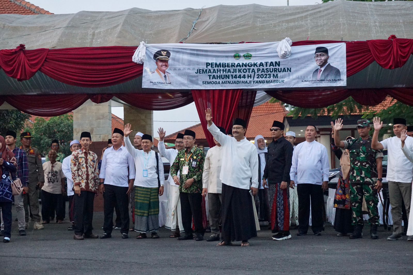 Gus Ipul Titip Doa bagi Kota Pasuruan kepada Jamaah Calon Haji