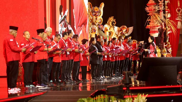 Megawati Lantik 37 Pengurus Baru DPP PDI Perjuangan, Tegaskan Partai sebagai Penyeimbang Kekuasaan