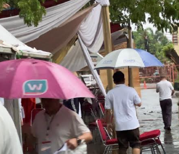 Momen TPS Kunto Aji Roboh Diterpa Hujan Angin 