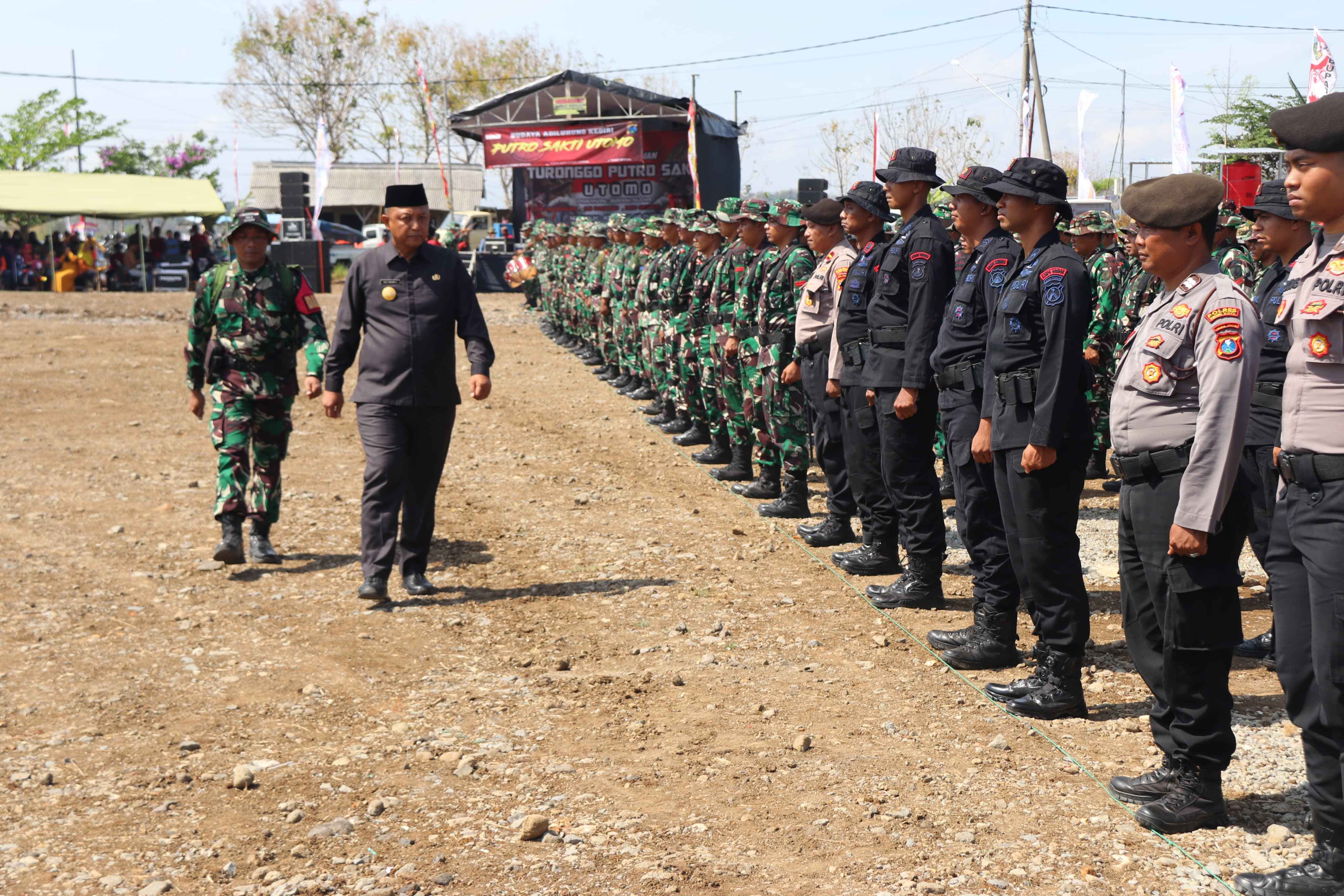 Kiprah Prajurit dalam TNI Manunggal Membangun Desa (TMMD)