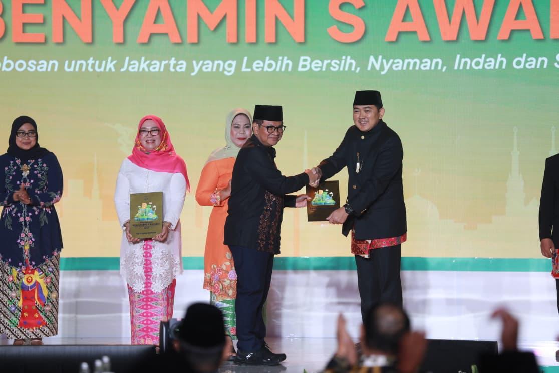 Tiga Lurah Raih Benyamin S Award 2025, Gubernur Pramono Siap Ajak Kunker ke Luar Negeri