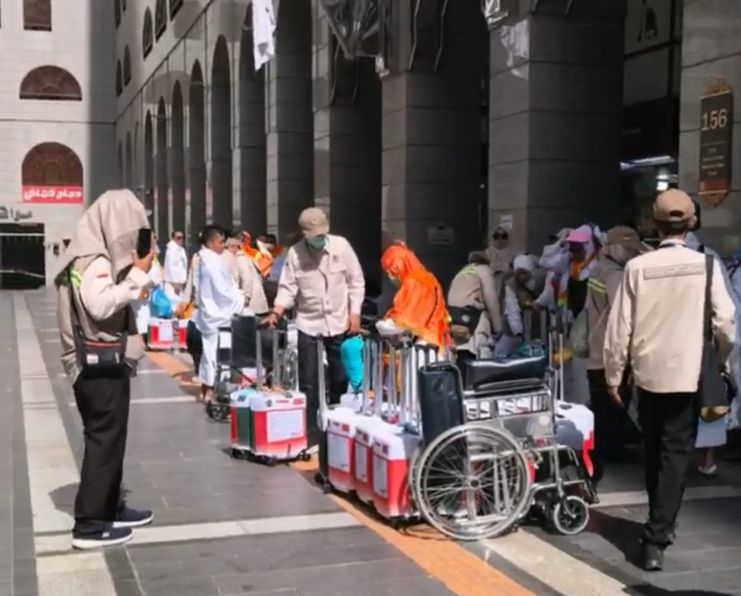 Petugas PPIH Kawal Ketat Koper Bagasi Jemaah Sampai ke Makkah