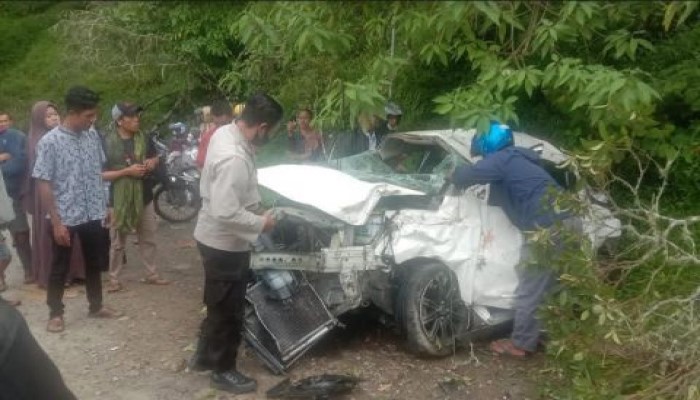 Tragis! Mobil Datsun Go Terjun ke Jurang Sedalam 20 Meter, 3 Penumpang Tewas