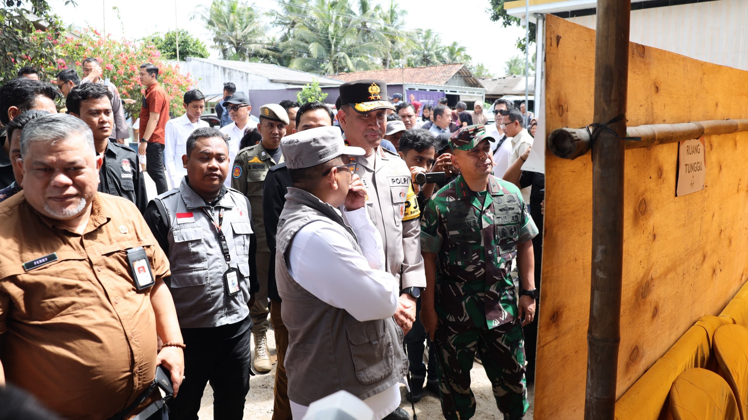 Wakapolda dan Wakil Gubernur Banten Tinjau Pelaksanaan PSU di Serang
