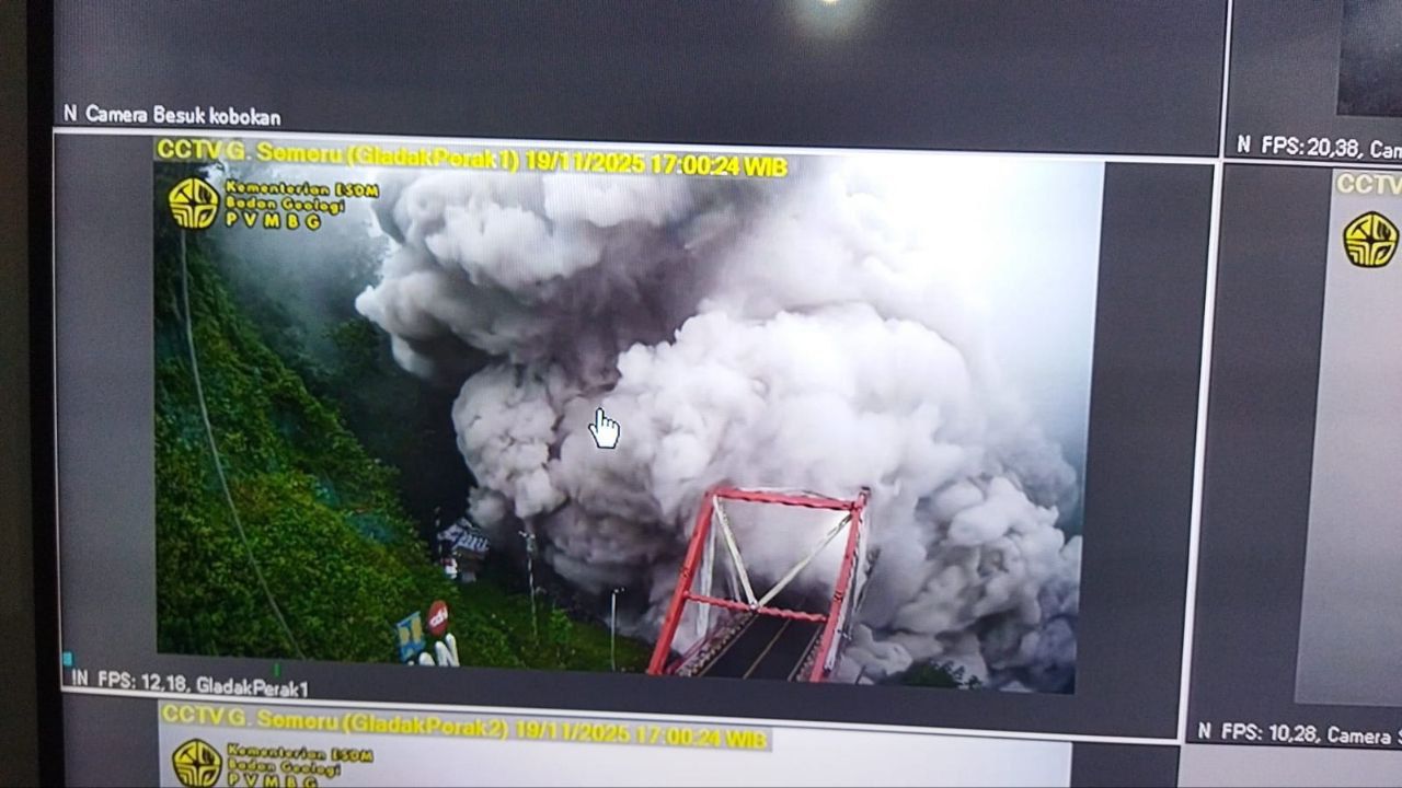 Awan Panas Semeru Lewati Gladak Perak, Capai 13 Km, PPGA Imbau Warga Cari Tempat Aman