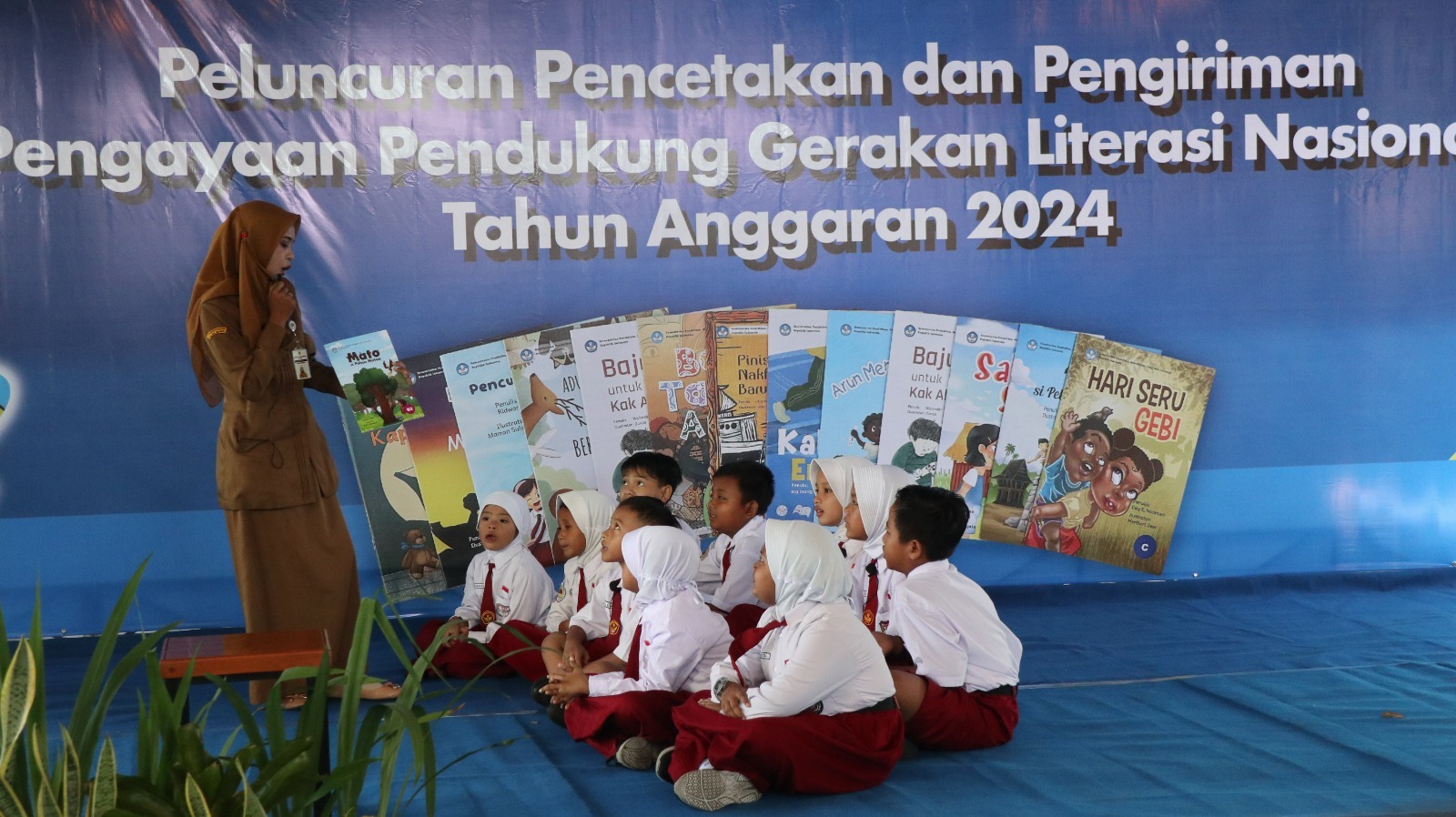 Skor Minat Baca Indonesia Turun 18 Poin, 4 Juta Eksemplar Buku Disebar ke Sekolah