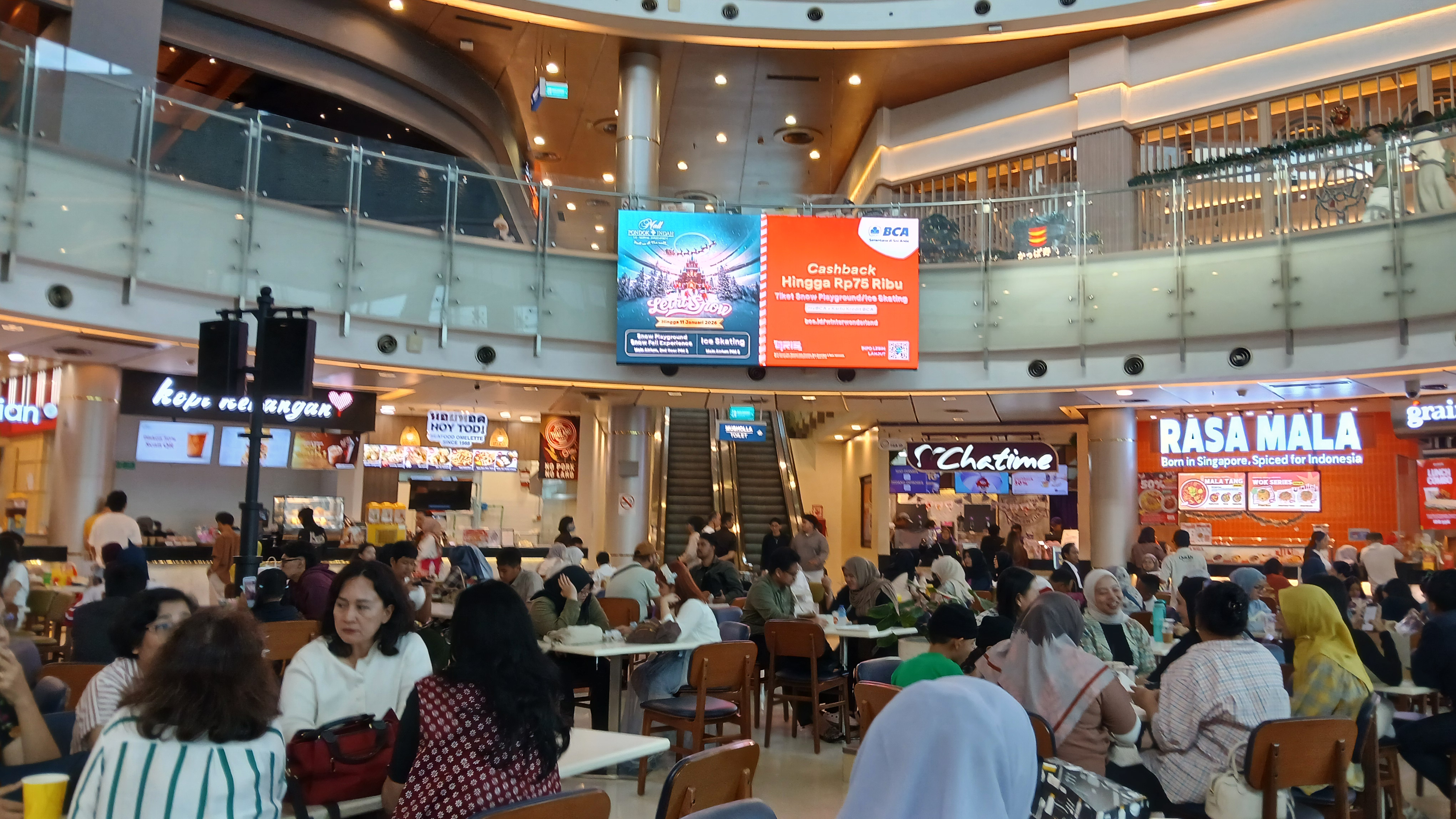 PIM Berubah Jadi Kantor, Fenomena WFA Bikin Suasana Kerja Lebih Nyaman di Coffee Shop