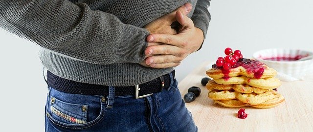 Jangan Makan Terlalu Banyak Saat Berbuka Puasa, Ini Sederet Bahayanya