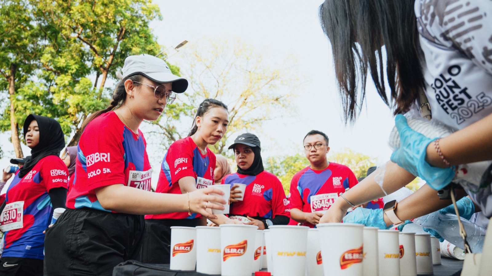 Air Minum ES.ER.CE Dukung Solo Run Fest 2025 sebagai Official Mineral Water