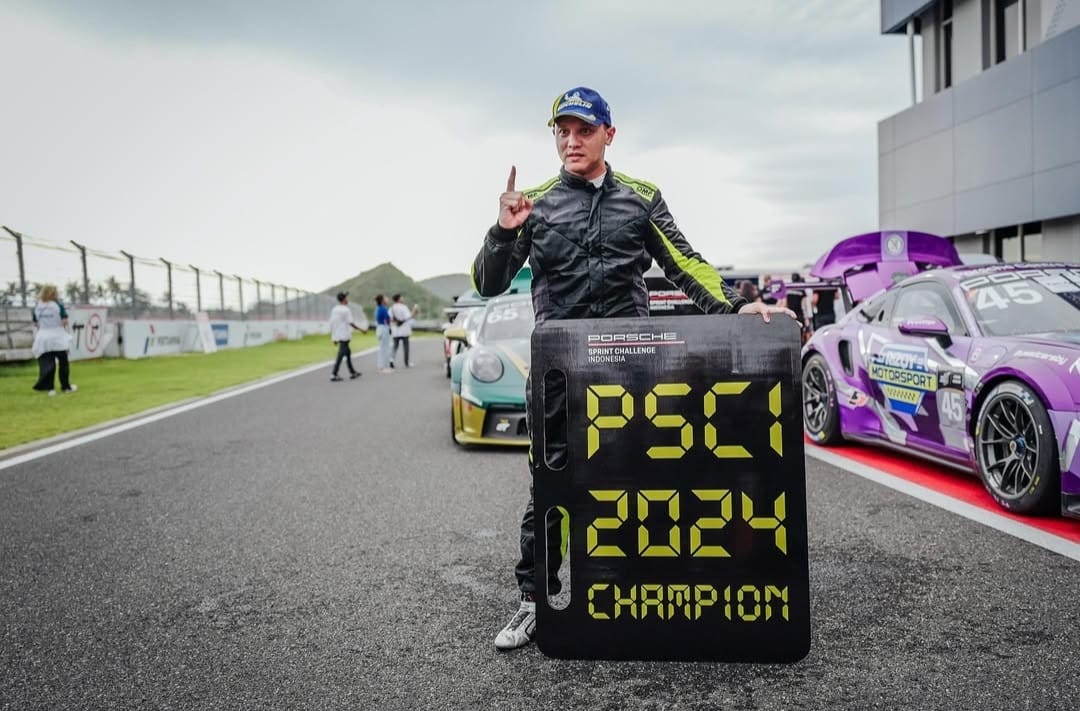 Menyala! Moreno Soeprapto Kunci Gelar Juara Porsche Sprint Challenge Indonesia 2024 di Sirkuit Mandalika