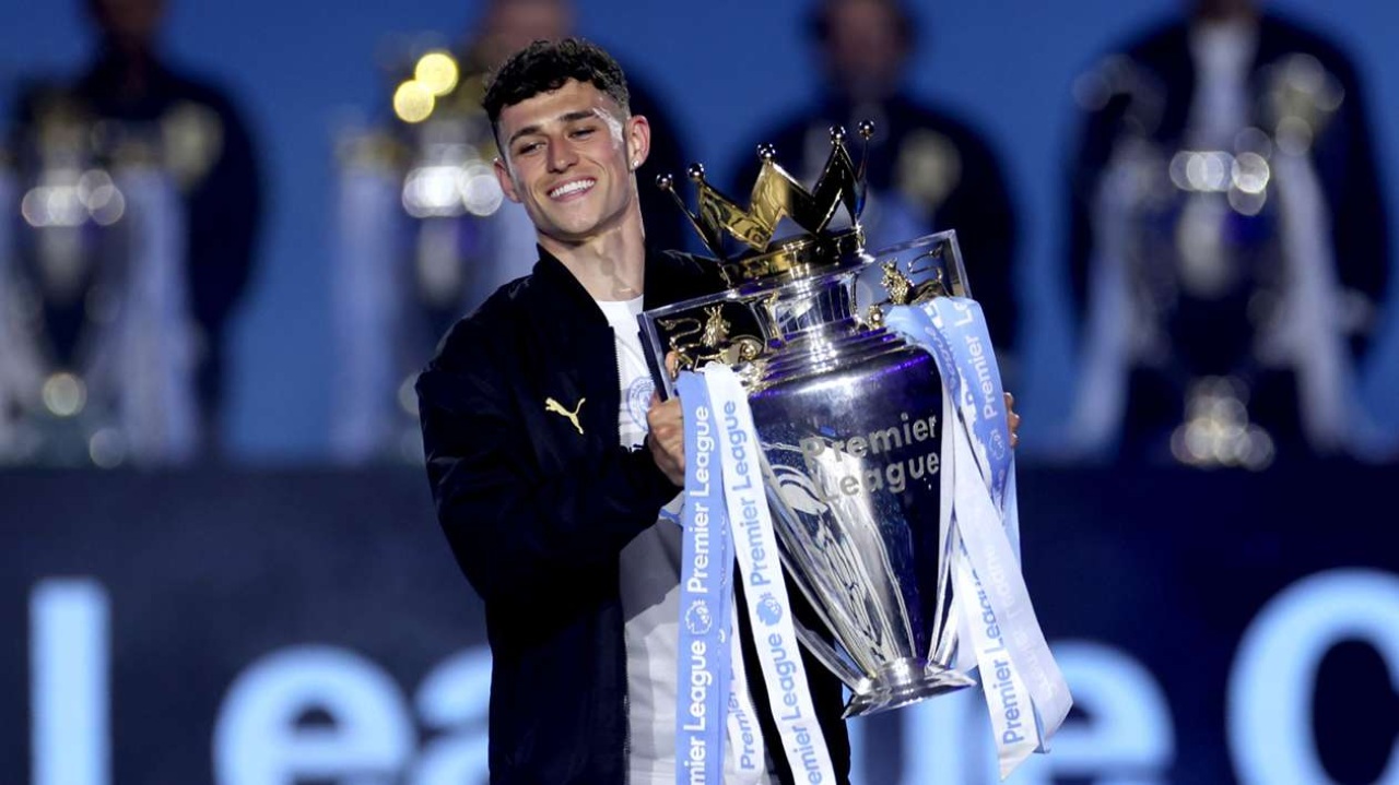 Phil Foden Resmi Perpanjang Kontrak di Man City hingga 2030