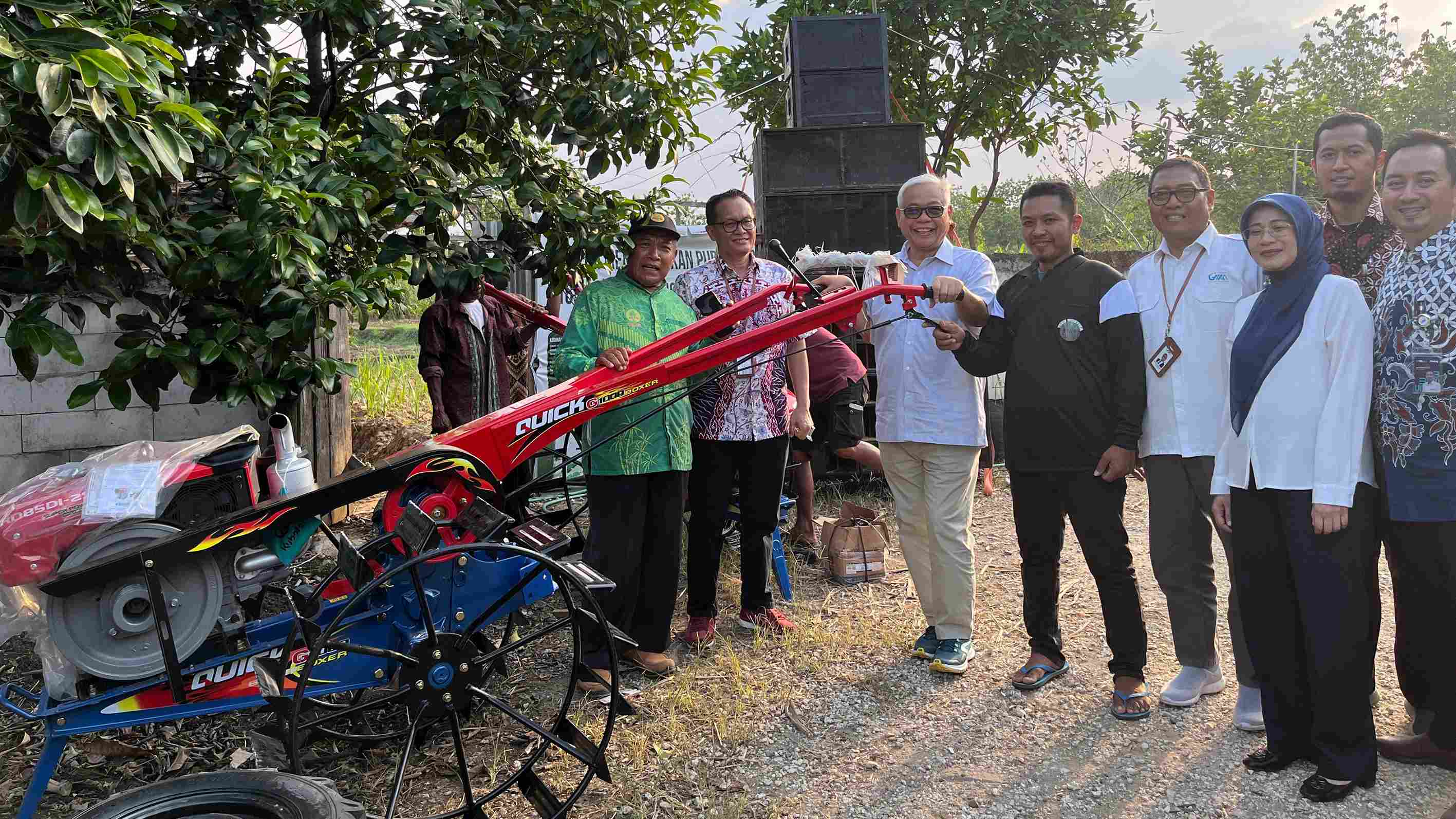 Peduli Petani, BULOG Berikan Bantuan Alsintan Dukung Produktivitas Petani Tebu Blora