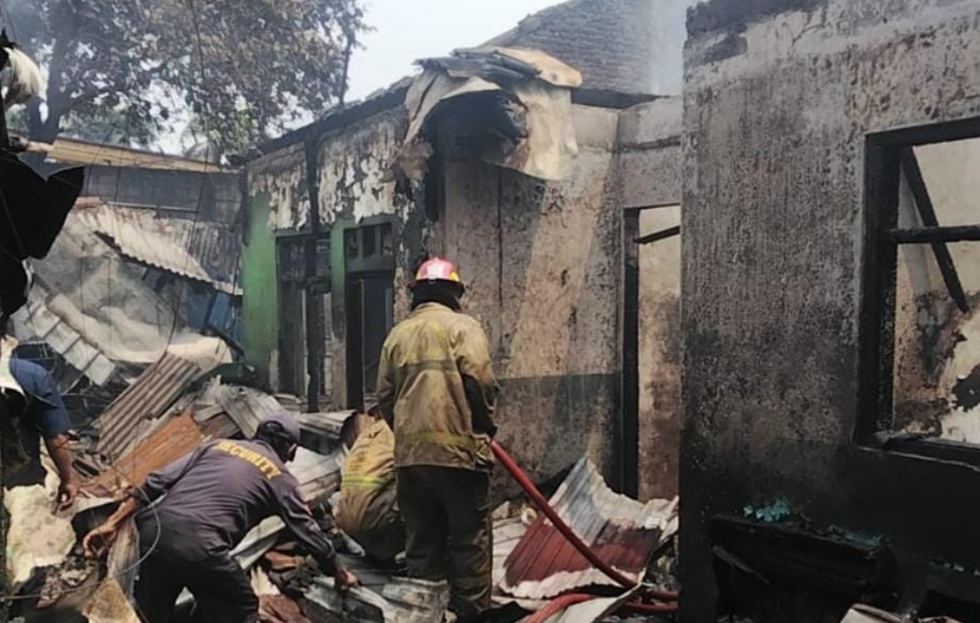Cileungsi Kebakaran Hebat, 6 Rumah Terbakar dan 2 Motor Rusak Berat, Pemilik Pingsan