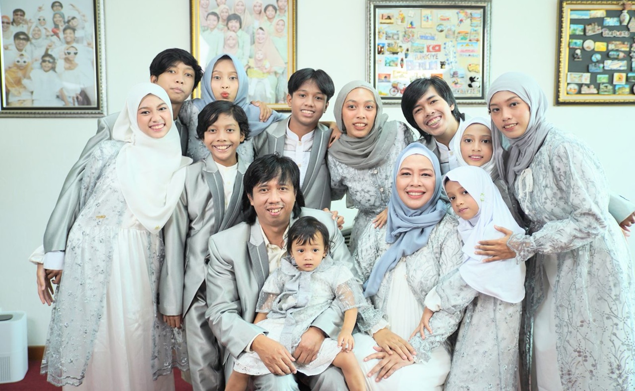 Kisah Keluarga 14 Anak yang Membangun Imperium Wisata Halal dari Nol