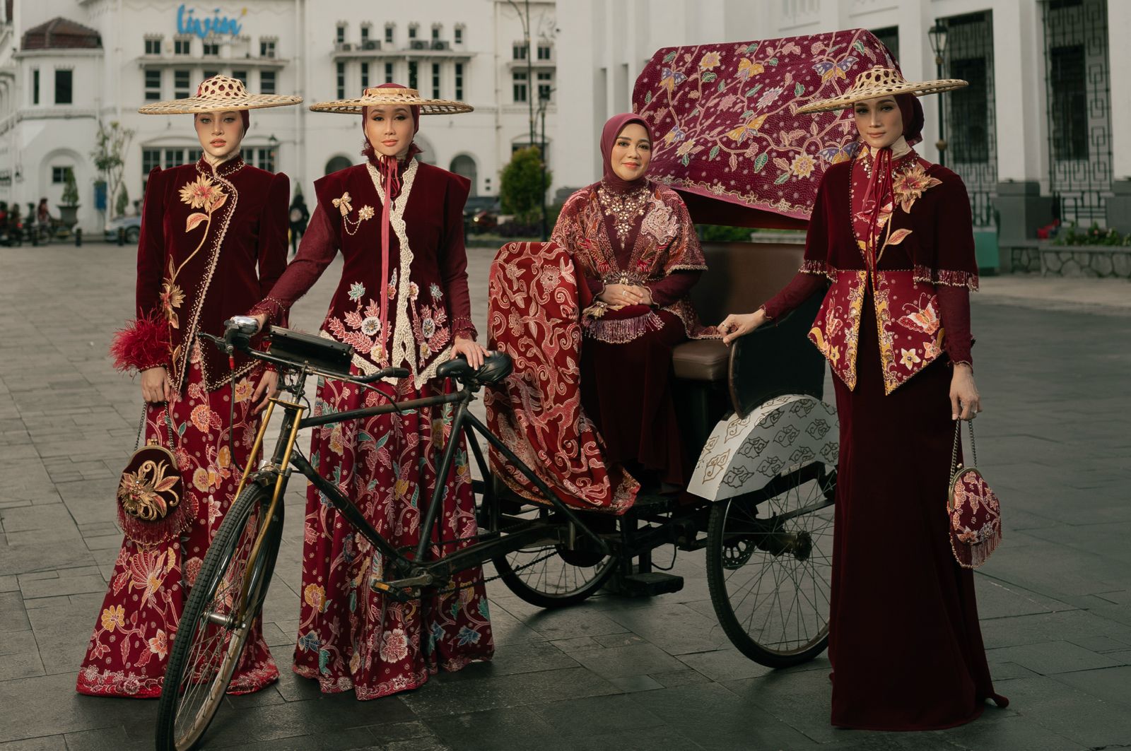 Tampil di Indonesia International Modest Fashion Festival (IN2MF) 2025, Gita Orlin Bawa Batik Surabaya dalam Rancangan Culture Highclere