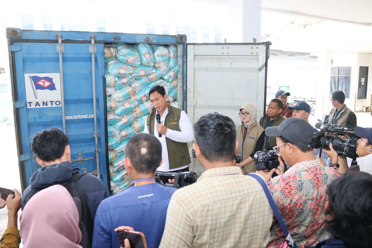 Jaga Stabilitas Harga, BULOG Distribusikan 48 Ton Beras Premium ke Batam