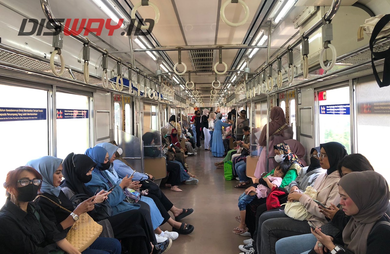 Pengguna KRL Tembus Hampir 900 Ribu Penumpang Sore Ini, Situasi Terpantau Kondusif