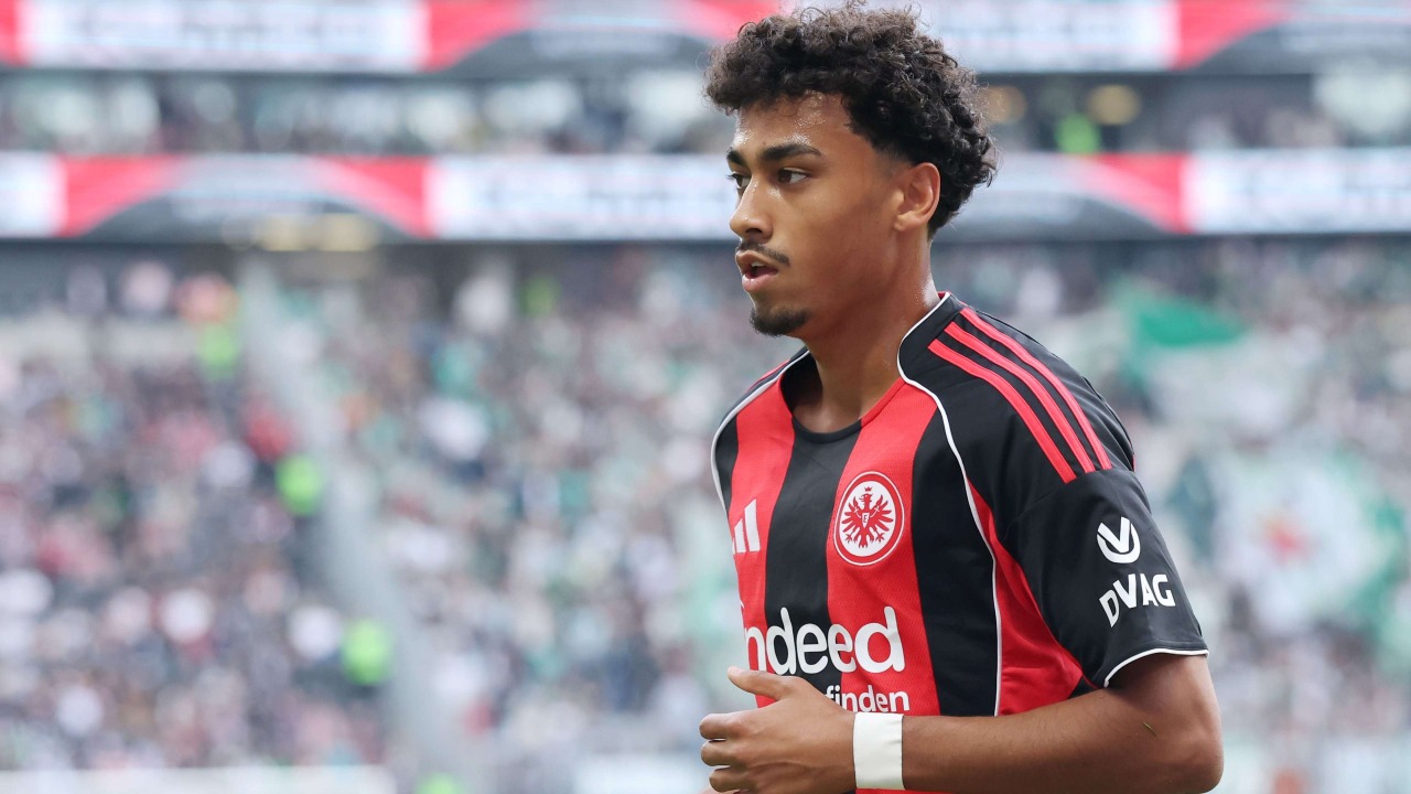 Arsenal Incar Bek Jerman Nathaniel Brown, Siap Salip Bayern Munchen