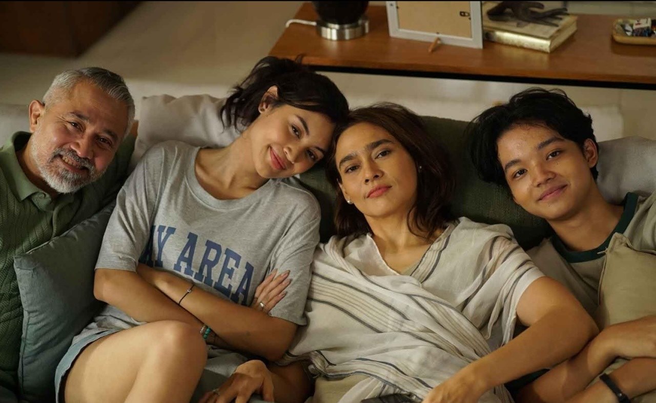 Sinopsis Film Mungkin Kita Perlu Waktu: Ketika Keluarga Ada di Fase Duka yang Berbeda