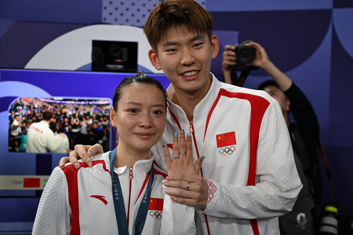 Huang Yaqiong Dilamar Liu Yuchen Usai Raih Emas Olimpiade, Simak Reaksi Hendra Setiawan  